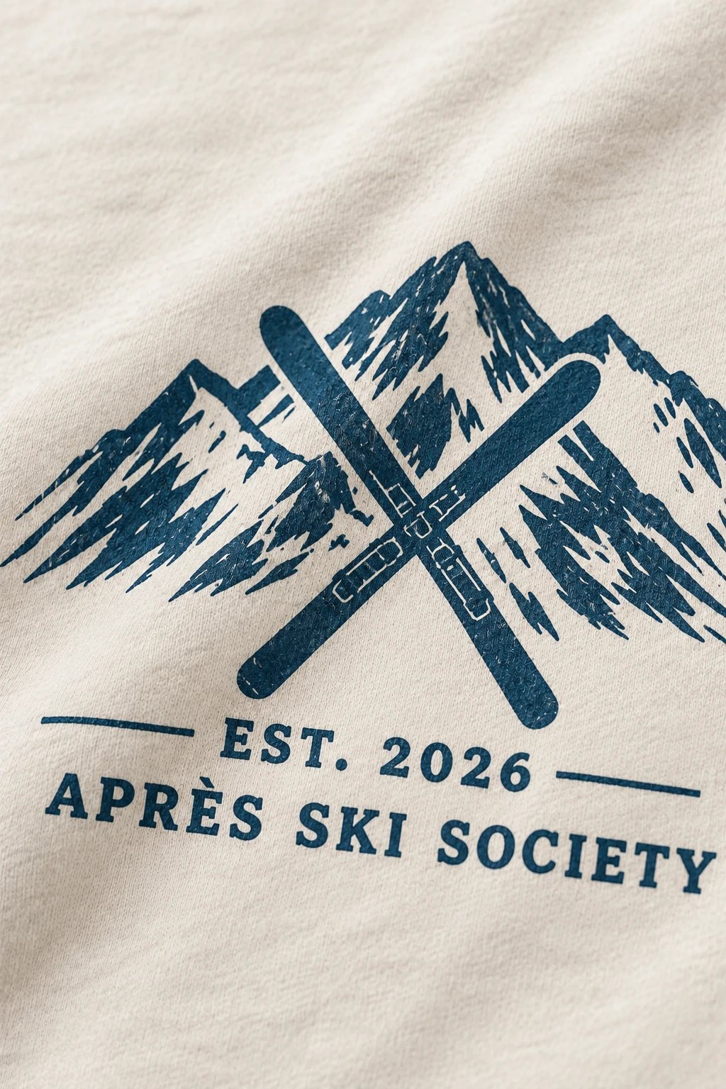 Crossed Skis — close-up van de rugprint